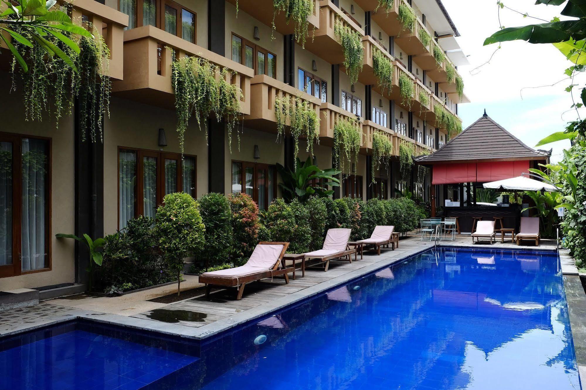 Bali Chaya Hotel Legian Екстер'єр фото