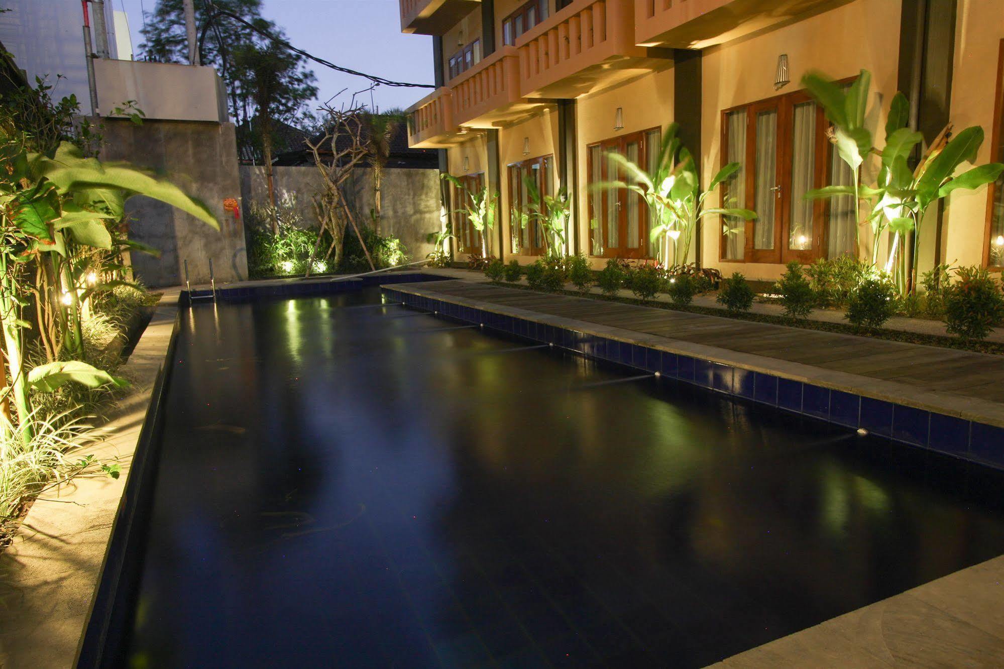 Bali Chaya Hotel Legian Екстер'єр фото