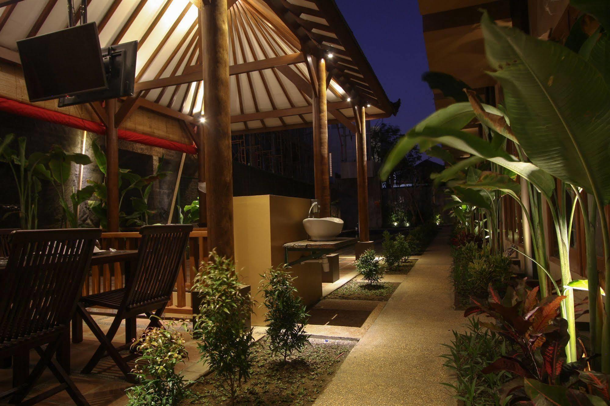 Bali Chaya Hotel Legian Екстер'єр фото